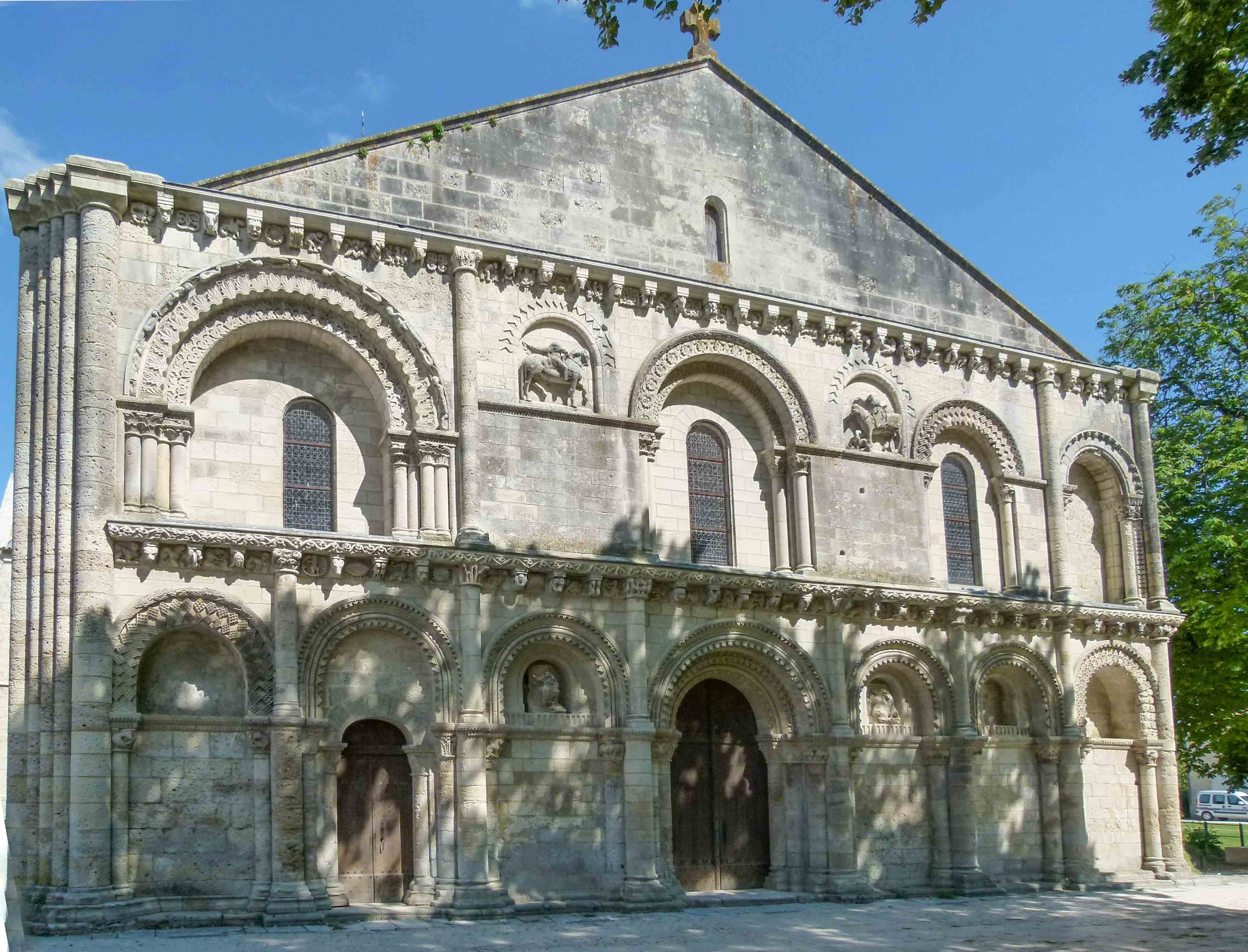 Surgères